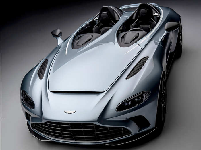 Up front, the Speedster sports a hood vent — or, in other terms, a "bonnet nostril."