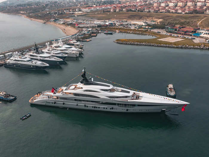 The widest part of the yacht is 12.25 meters long, about 40.2 feet.