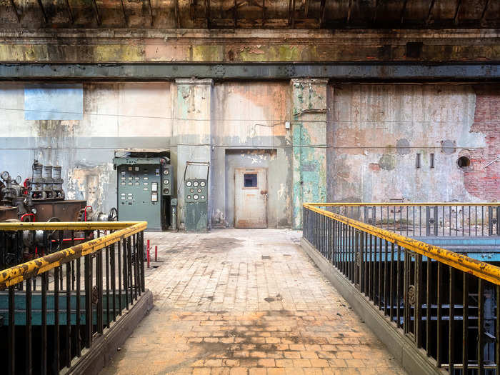 Multiple rooms in the power station used to be closed with big metal doors.