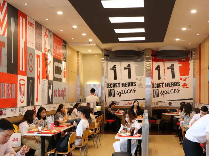 The chain clearly tries to emphasize its American roots. But, while the Seoul location was able to outshine locations in the US, this Ho Chi Minh City KFC failed to meet American standards.