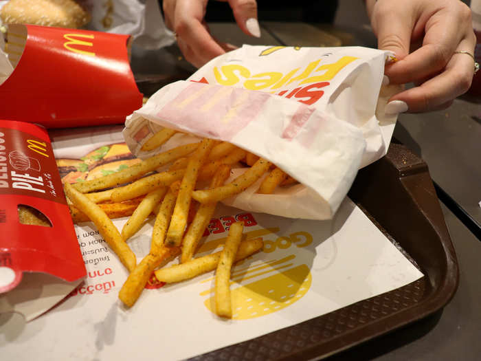 While the fries had a hint of seaweed, the strongest flavor was barbecue. Shake fries are always a treat, and this variation was no exception.