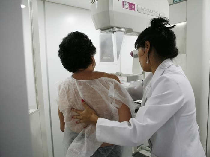 Almost two in five women over 45 and without heath insurance were overdue for a mammogram last year.