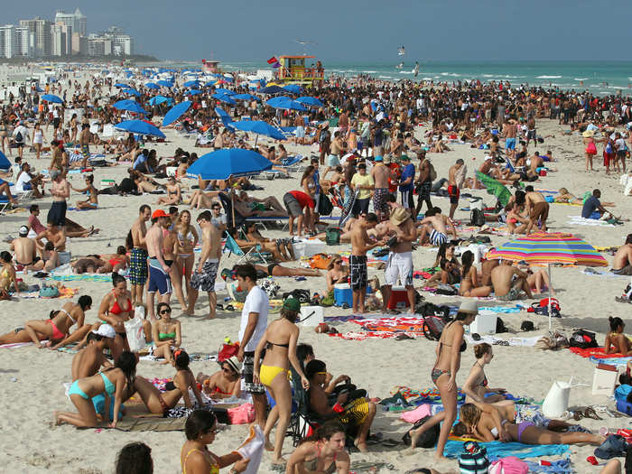 The spring break crowds here are big. In recent years, the noise, garbage, and wild parties have driven away some of the wealthy from South Beach, a trendy area of Miami Beach.