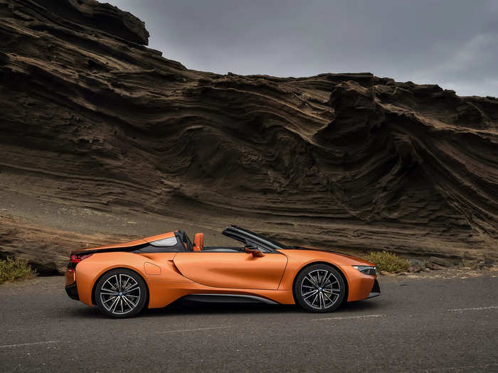 For the 2019 model year, BMW unveiled a convertible version of the sports car called the i8 Roadster.