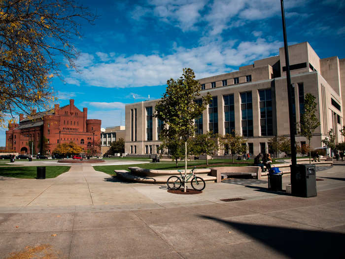 Newman was born in Evergreen Park, Illinois and raised in the Southwest Side of Chicago. She attended Marquette University before transferring to the University of Wisconsin.