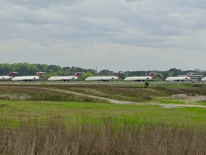 Delta maintains a fleet of just over 900 aircraft, making it the second-largest airline in the world behind American in terms of fleet size.