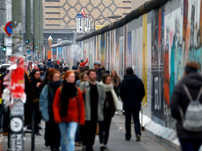 It normally sees crowds of people looking at the graffiti displayed on the former border walls.