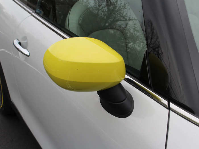 Neon-yellow side-view mirrors!