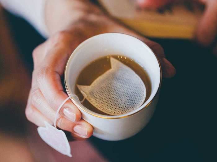 A set of cat-shaped tea bags