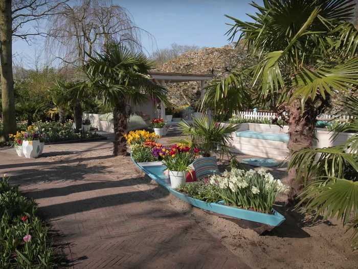 A gardener named Daan gave a quick tour of the Beach Garden.