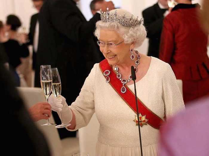 Queen Elizabeth knows how to deliver a toast.