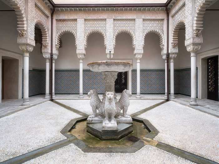 The first photograph they turned into a 3D model was a courtyard inside Rocchetta Mattei, a castle in Italy.