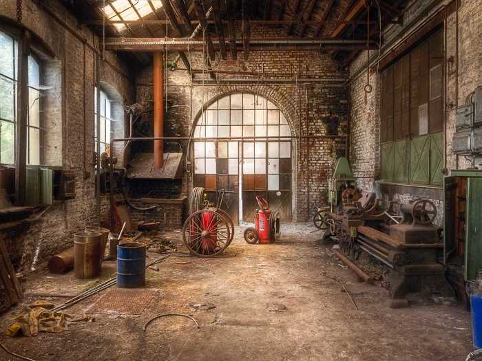 They also created a virtual tour of an abandoned wool-washing factory in Belgium.