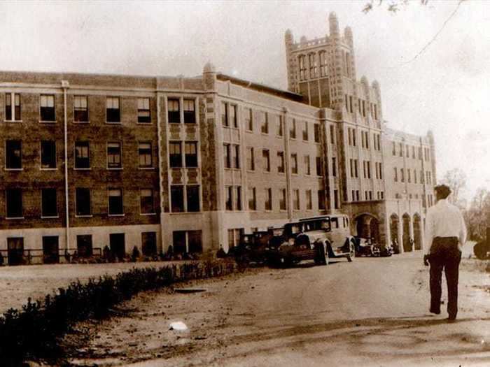 Waverly Hills Sanatorium in Kentucky was built in 1910 as a sanatorium for tuberculosis patients.