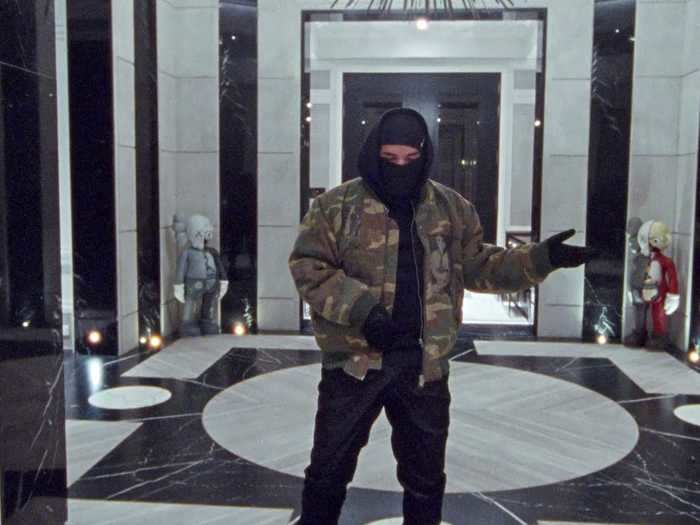 Drake danced through his luxurious home while wearing a face mask.