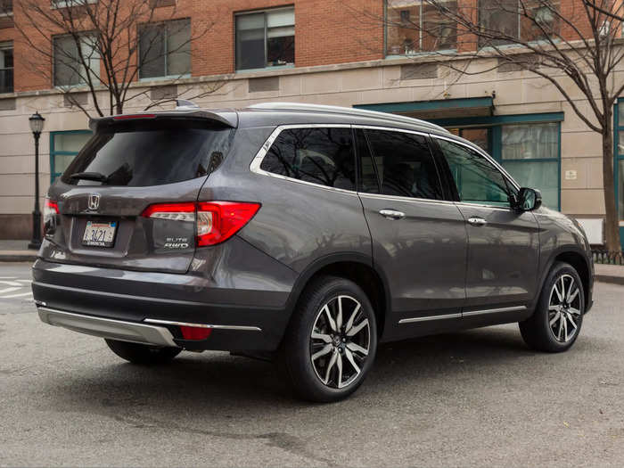 The rear of the Pilot got revised tail lights, bumper, and chrome accents.