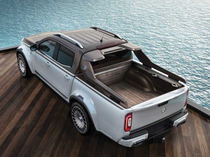 The X-Class Yachting package, as expected, includes teak decking in the bed ...