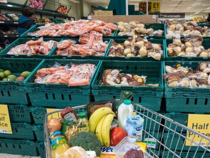 The UK leads the US on renewable energy, but excess plastic is everywhere in grocery stores.