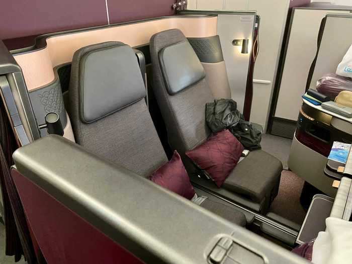 We were in seats 1E and 1F — rear-facing middle seats that are situated next to each other within the suite, instead of farther apart, right up against the outer wall. The middle seats in each row alternate between being close together or farther apart.