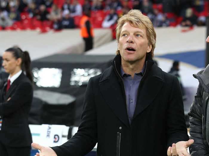 Jon Bon Jovi keeps his hair short in this decade.