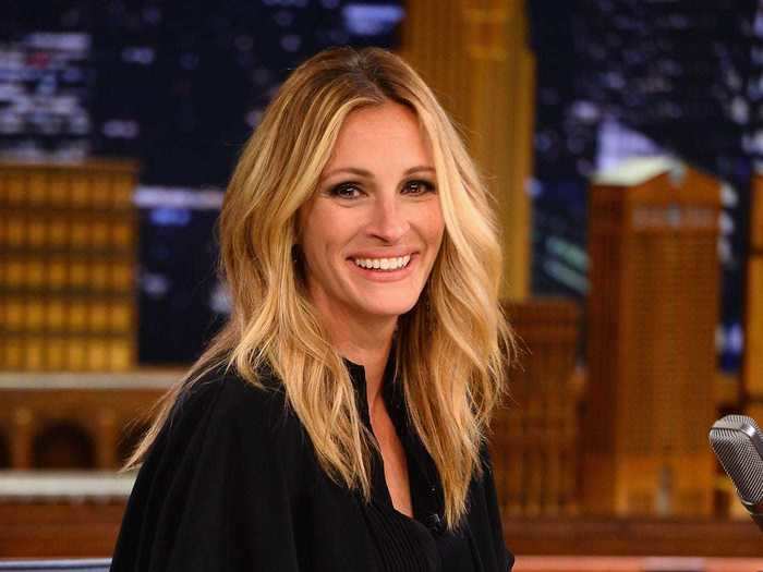 Julia Roberts rarely wears her hair curly these days.