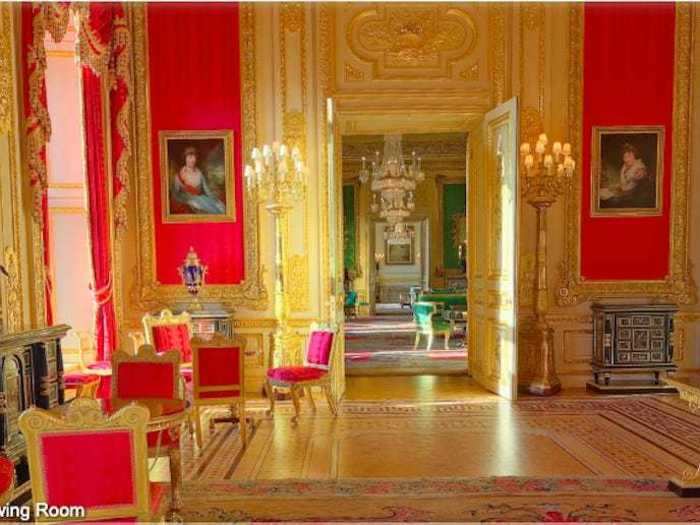 Next up is the Crimson Drawing Room, a room used by the Queen to host private events. Like the Waterloo Chamber, this room is also available to the public for part of the year.