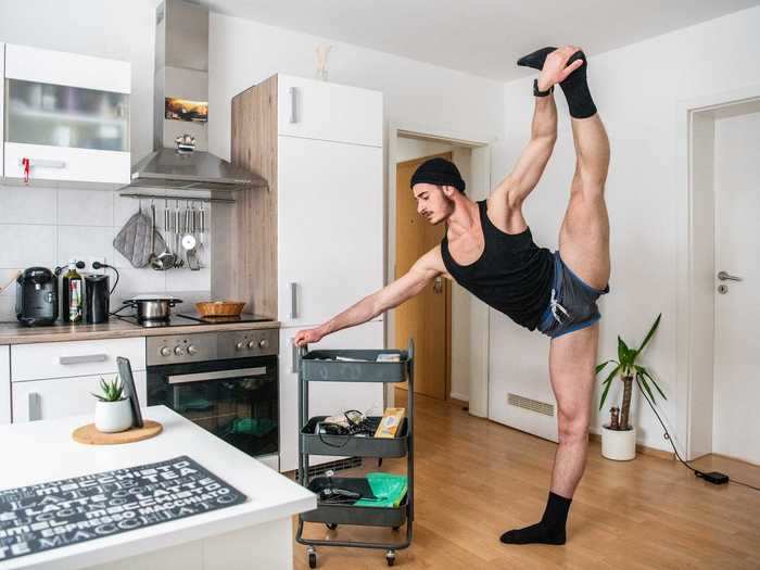 Elsewhere in Italy, dancer Alessio Monforte trained in his kitchen on April 14.