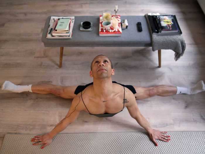 In Leipzig, British ballet dancer Luke Francis practiced in a living room of a rental on April 3.