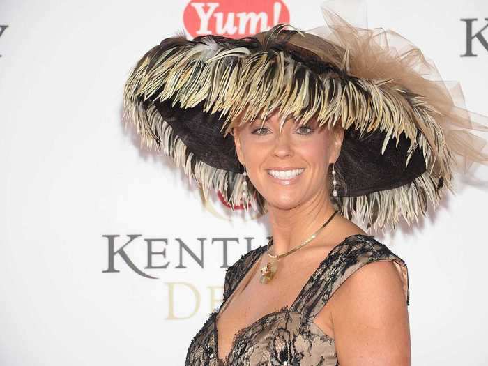 An abundance of feathers draped over the brim of Kate Gosselin