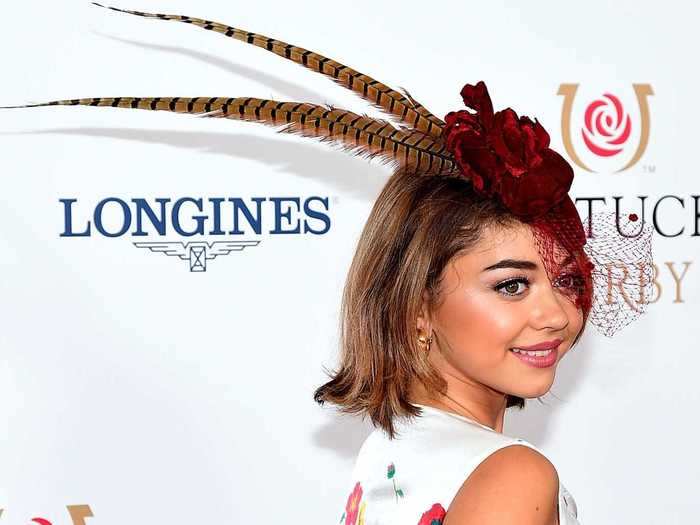 Sarah Hyland embraced florals and feathers at the 2015 race.