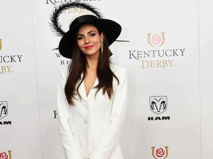 Victoria Justice wore a black hat with a feathered halo in May 2018.