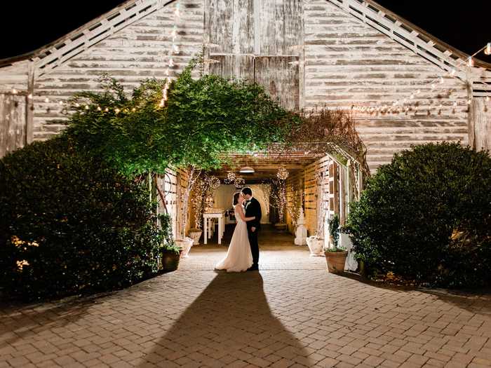 Many venues that have barns on-site also offer outdoor or alternative ceremony or reception spaces, like beautiful farmlands or gardens.