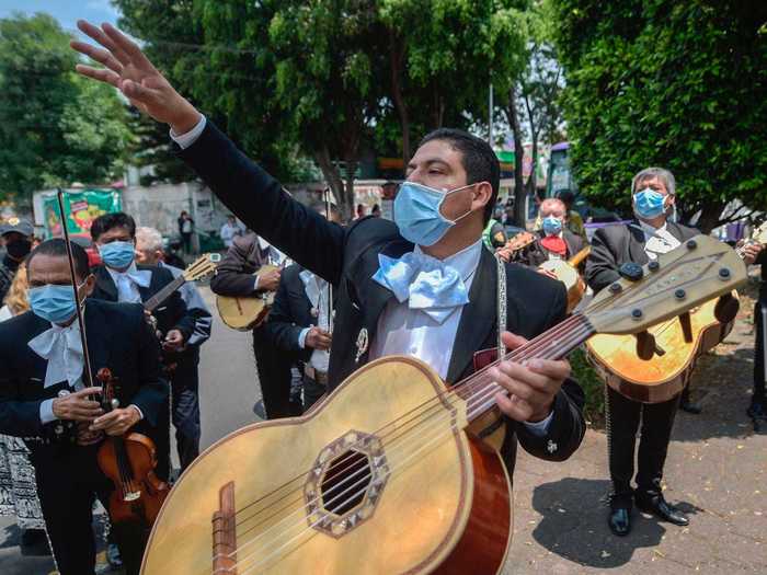 Some showed their support however they could. On April 7, this mariachi band wearing masks played for the National Institute of Respiratory Diseases in Mexico City, to give hope to those fighting COVID-19 and the healthcare workers.