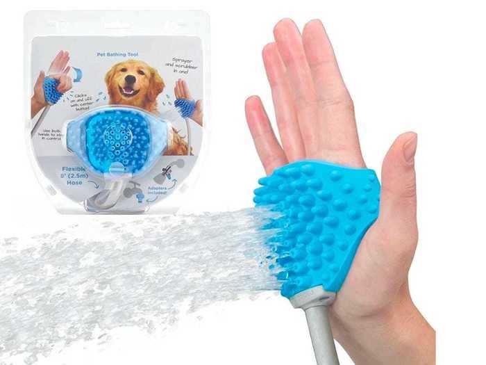 An ingenious pet bathing tool