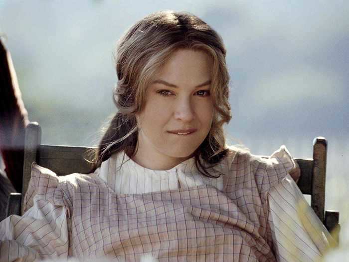 She played a drifter in the war film "Cold Mountain" (2003).