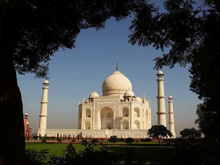 Transport yourself to a world landmark, like the Taj Mahal.