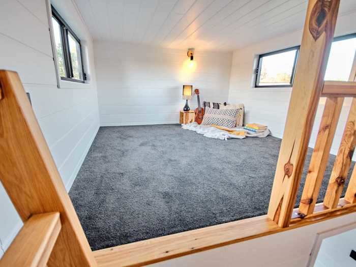 The three bedrooms can be converted into office, leisure, entertainment, or storage spaces.