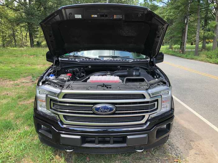 Ford offers numerous engine options in the F-Series. I tested a high-output variant of the 3.5-liter V6: The turbocharged mill cranks out 450 horsepower with 510 pound-feet of torque. That beats the 5.0-liter V8 engine by a notable margin (395 horsepower and 400 pound-feet of torque).