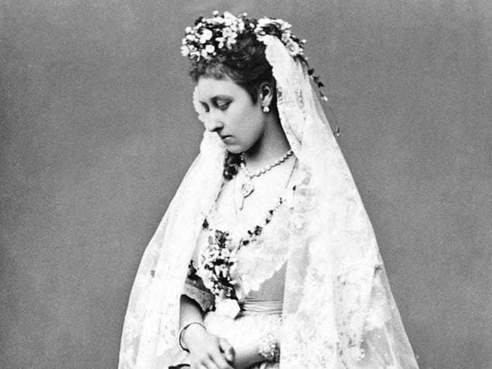 March 21, 1871: Princess Louise (daughter of Queen Victoria) married Marquis of Lorne at St George