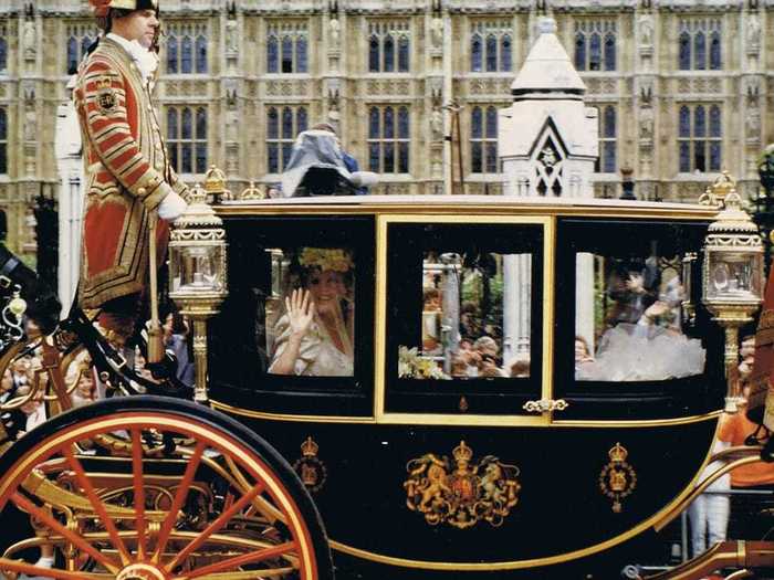 July 23, 1986: Prince Andrew (son of Queen Elizabeth II) married Sarah Ferguson at Westminster Abbey.