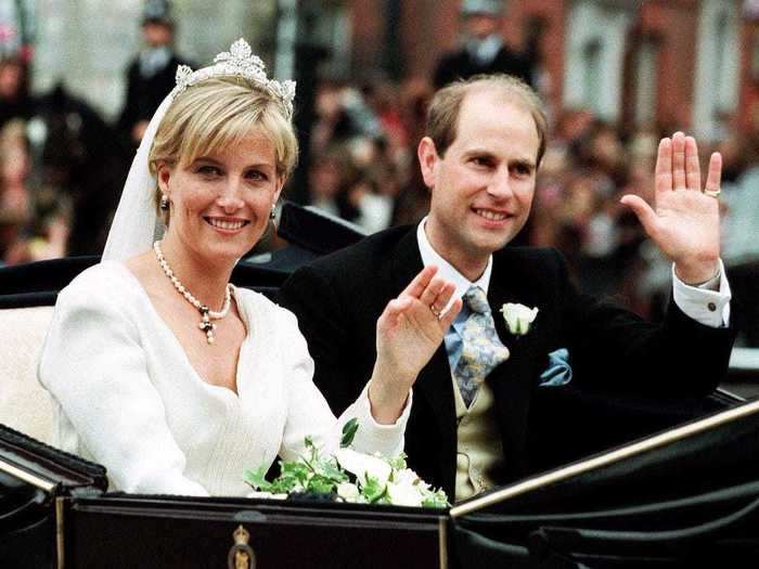 June 19, 1999: Prince Edward (son of Queen Elizabeth II) married Sophie Rhys-Jones at St George