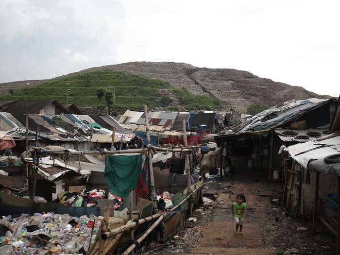 Surrounding the landfill, families live in makeshift huts fashioned out of scraps found from the mountain. A few entrepreneurs have even developed cafe-like businesses for scavengers, offering drinks, food, and cigarettes for those working.