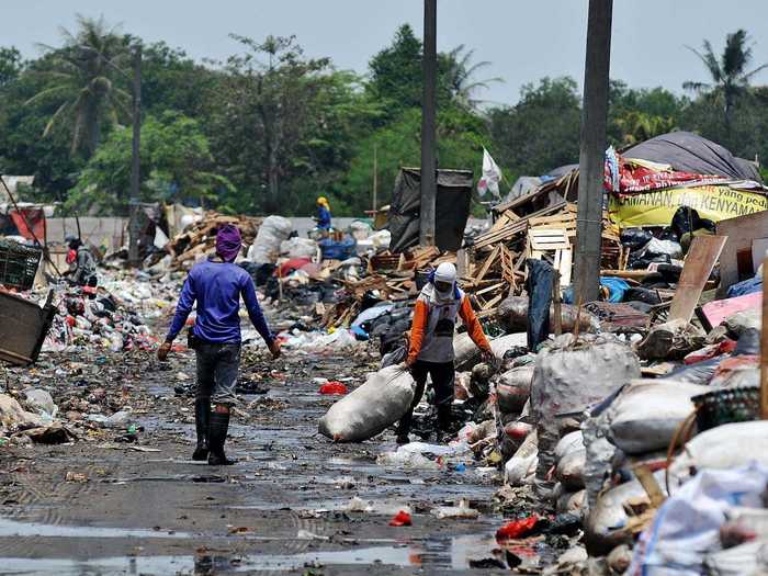 Residents have also suffered numerous health issues including skin problems, vitamin deficiencies, tuberculosis, and tapeworms. The groundwater surrounding the landfill has also been contaminated, limiting access to a clean supply.