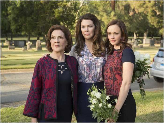 There are 7 seasons and 153 episodes of "Gilmore Girls"