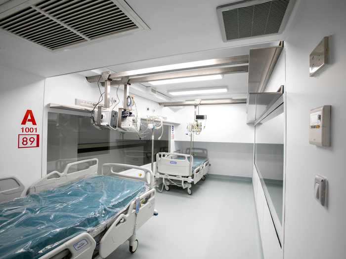 A single pod has all the equipment needed for two coronavirus patients, including ventilators, monitors, and IV stands.