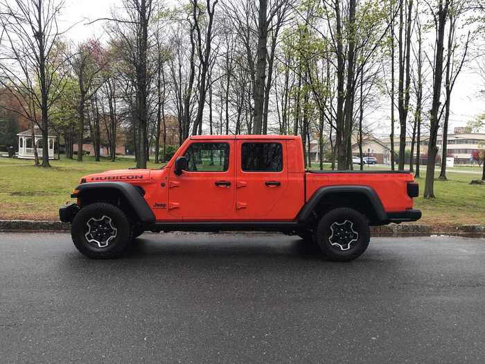 You might think that, like certain Jeep pickups of the past, the Gladiator is simply a Wrangler with a bed bolted on. Not so! The Gladiator sits on its own, dedicated pickup-truck frame.