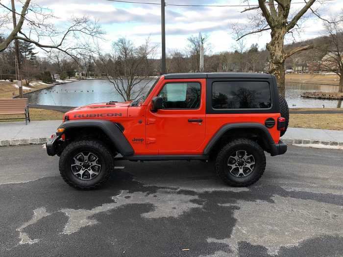 You might think that, like certain Jeep pickups of the past, the Gladiator is simply a Wrangler with a bed bolted on. Not so! The Gladiator sits on its own, dedicated pickup-truck frame.