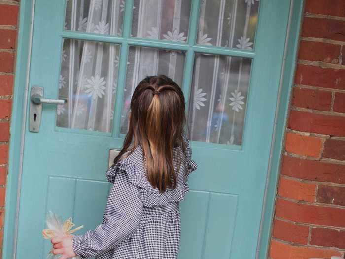 Charlotte surprised local elderly people by delivering packages of homemade pasta that the Cambridge family had made the day before.