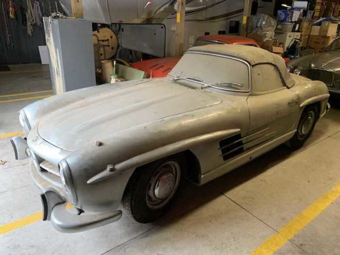 An extremely rare 1960 Mercedes-Benz 300SL Roadster was recently discovered after sitting in an Indiana warehouse for decades.