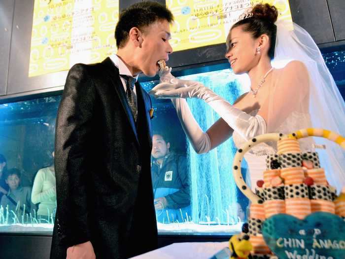 In 2014, a couple got married at Sumida Aquarium in front of the eel tank and even had an eel-themed cake.